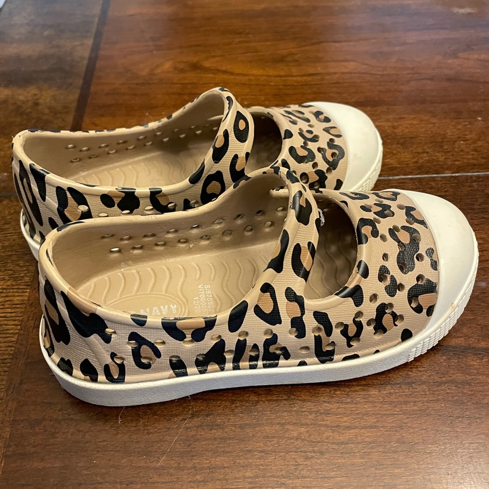 Old Navy Cheetah Perforated Toddler Girls Shoes size 9